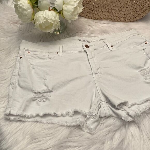 Levi’s Signature White Distressed Denim Cotton Modern Shorts Size 16 - Picture 3 of 9